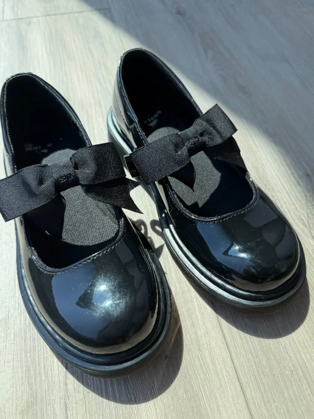 Dr. Martens Maccy II Patent Leather Mary Jane – Big Kids US 2
